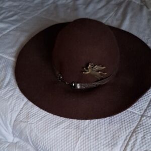 Womens Wide Brim Felt Fedora Hat with Gold Dove Accent - Brown